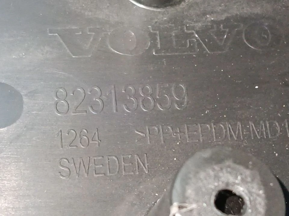 Кожух рулевой колонки б/у для Volvo FH 4 - 2
