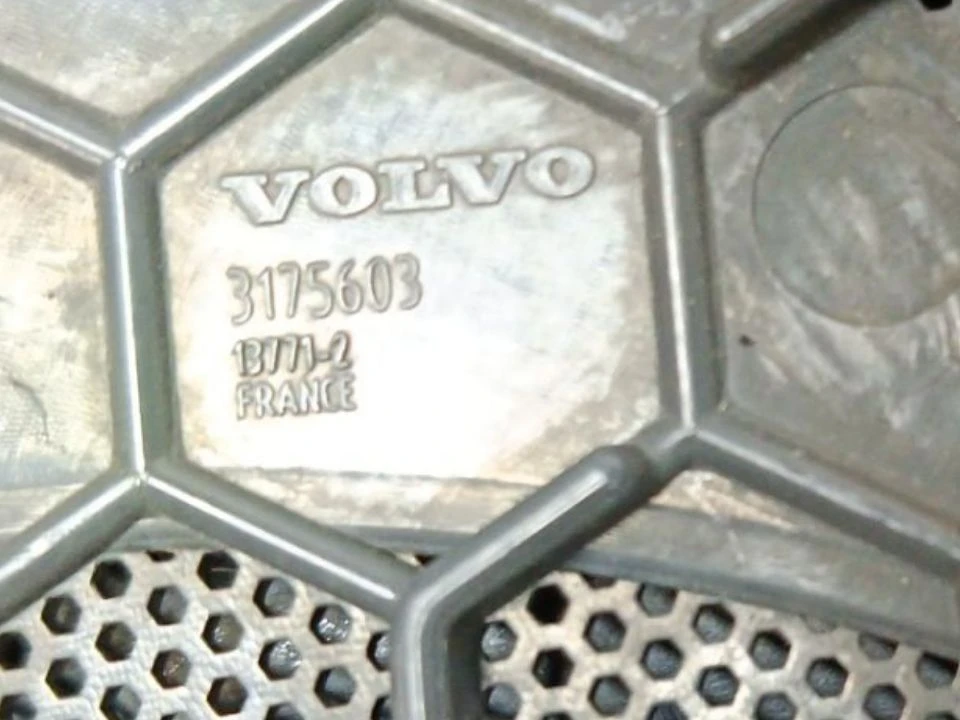 Декоративная накладка динамика (сетка) б/у для Volvo FM (2000-2008) - 2
