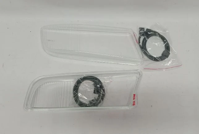 стекло противотуманной фары прав. ( фара фонарь габарит ) нов. \ Стекло фары правое (уплотнитель + защёлки)